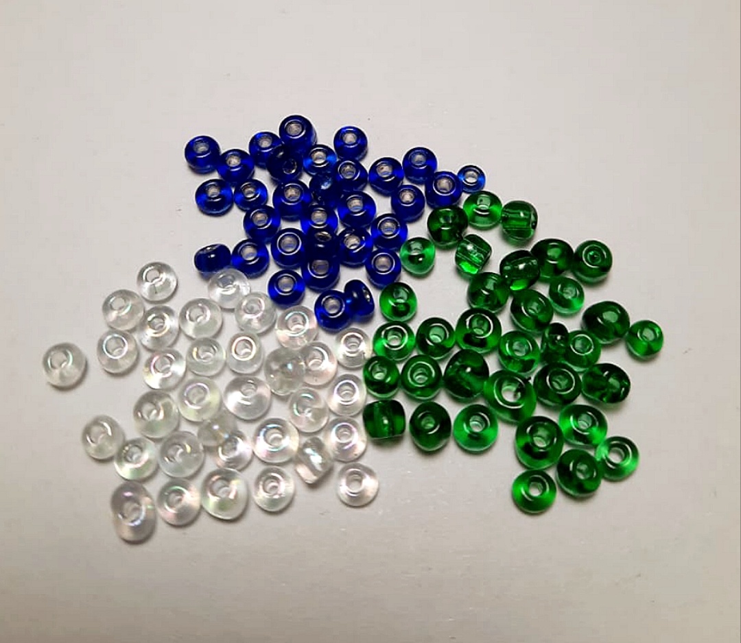 Крупный бисер 6мм прозрачный