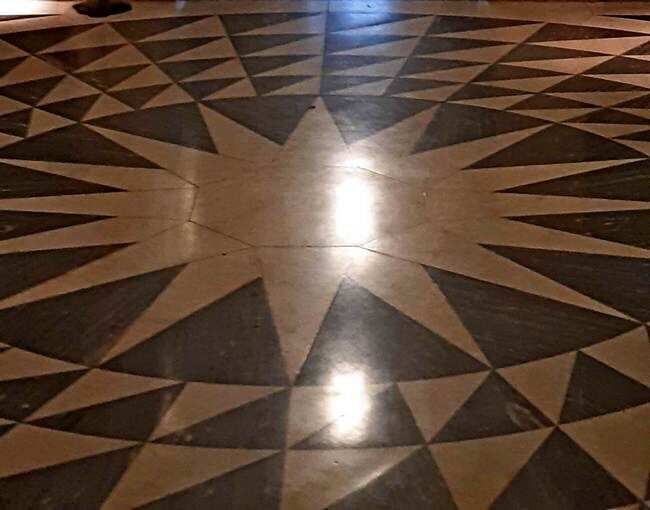 Звезда на полу в Аванзале особняка Кшесинской /фото из личного архива, 2019/