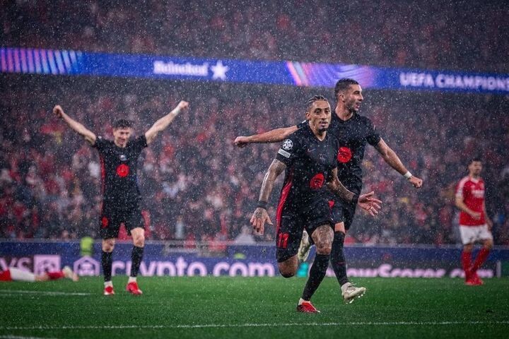 Гол Рафиньи в добавленное время свёл с ума всех болельщиков: и Барселоны, и Бенфики.