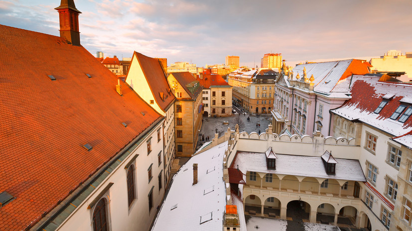    Вид на Старый город с башни ратуши Братиславы Gettyimages.ru