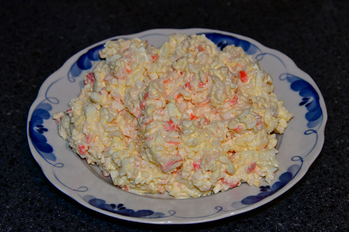 Крабовые палочки салат