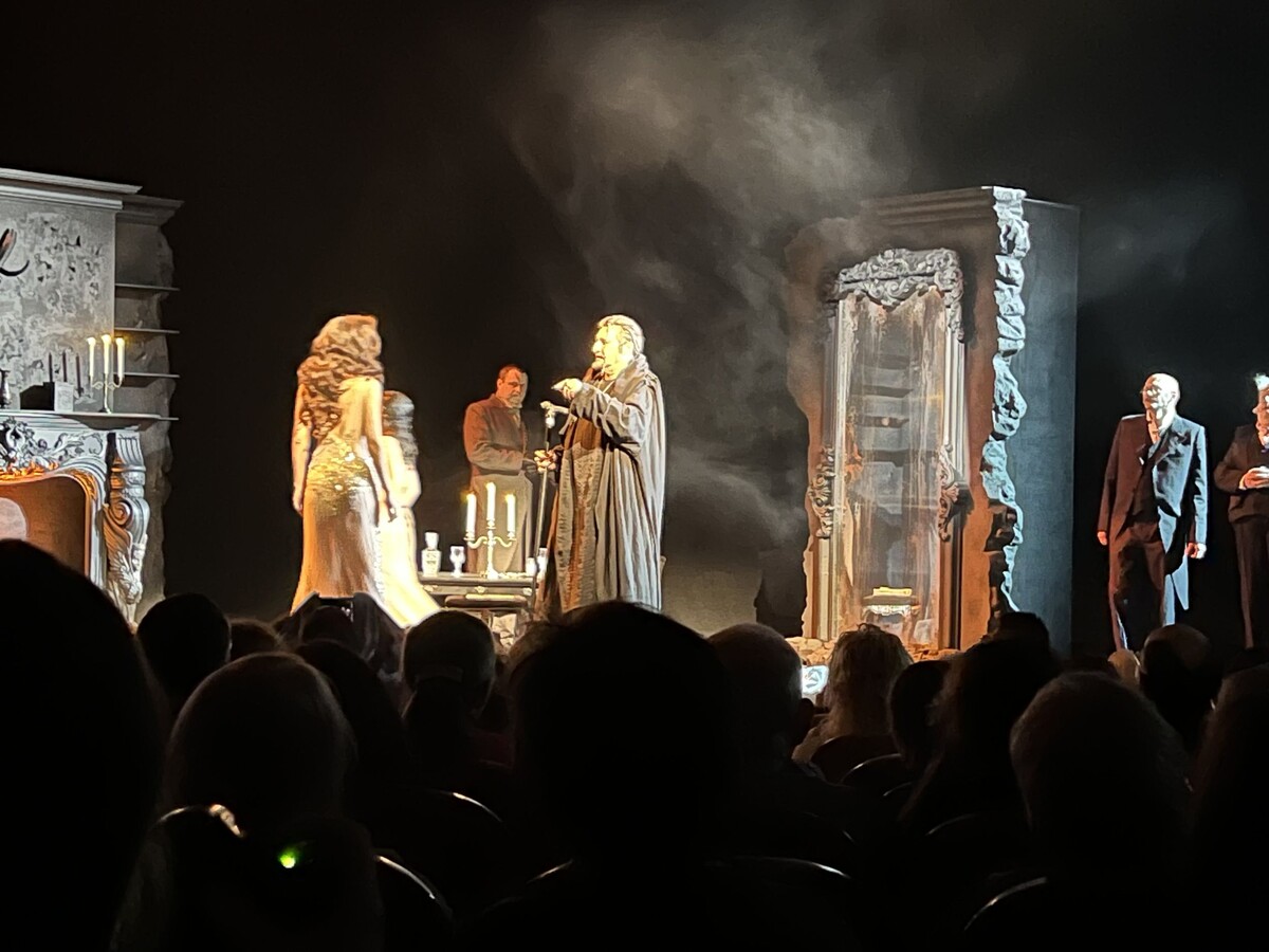    Сцена из спектакля «Роман». Фото автора поста