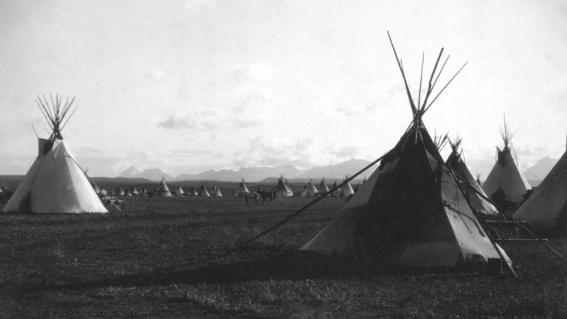     Палатки пиеганов Gettyimages.ru HUM Images / Universal Images Group