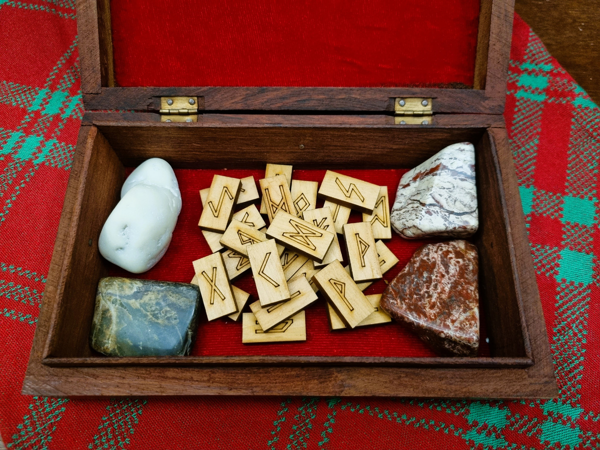 Мои руны. Личное фото