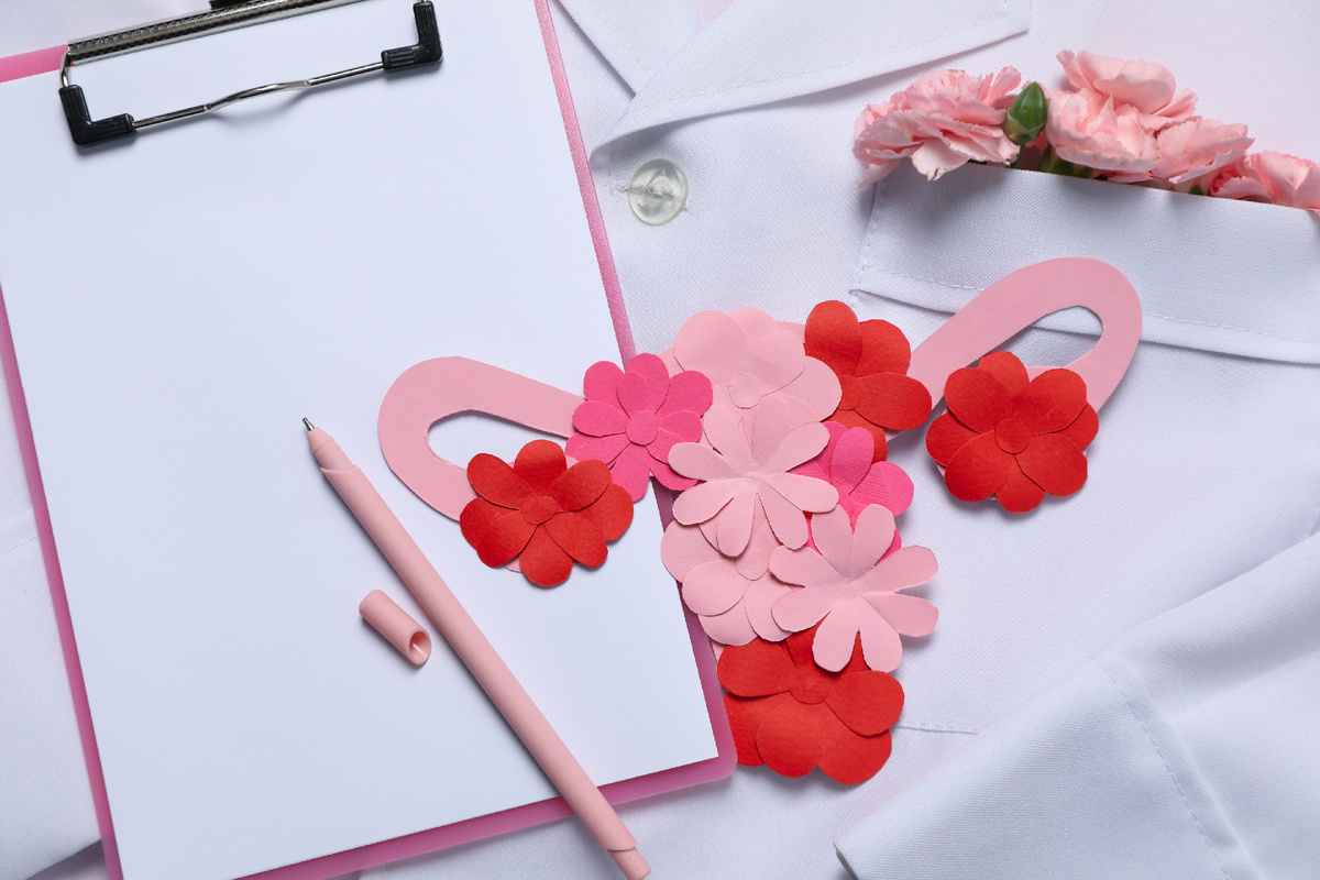 Почему репродуктивные органы женщины только сейчас стали изображать в виде цветочков и перестали считать срамотой?                                                                                                                             Источник: www.freepik.com