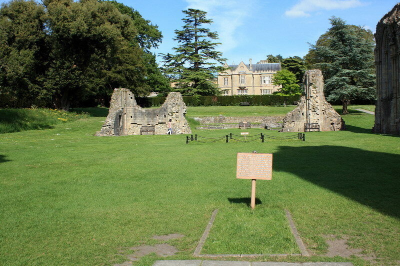 Могила короля Артура в Гластонбери