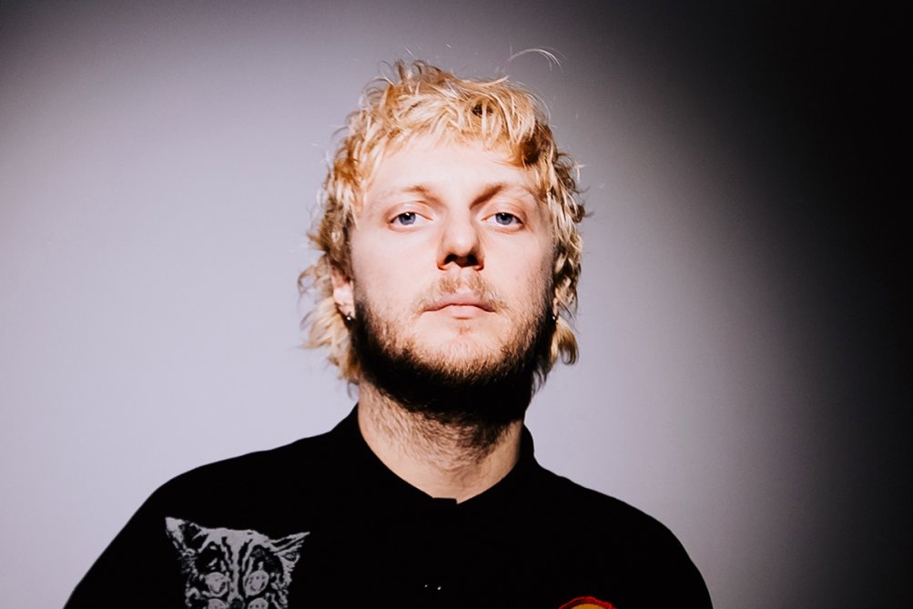 Продюсер, автор песен и диджей