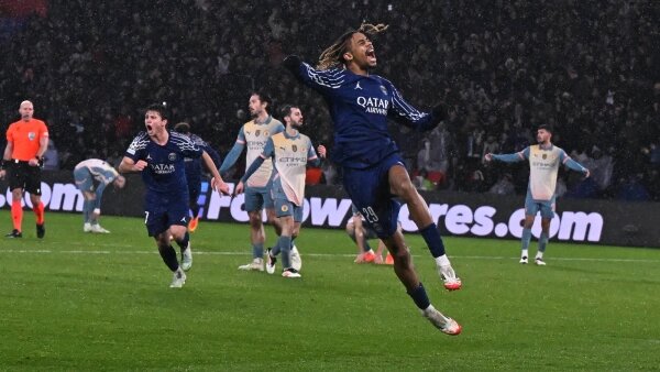 Игроки ПСЖ празднуют гол в ворота «Ман Сити» в Лиге чемпионов. Обложка © psg.fr