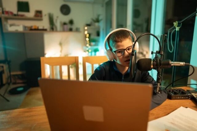    Как мошенники обманывают детей и подростком под видом игровых блогеров?