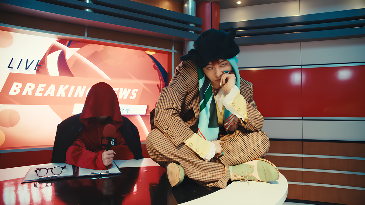    G-Dragon в клипе на песню POWERКадр из видео