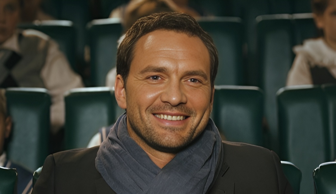 Виктор Васильев в фильме «С Новым годом, мамы!», 2012 г.