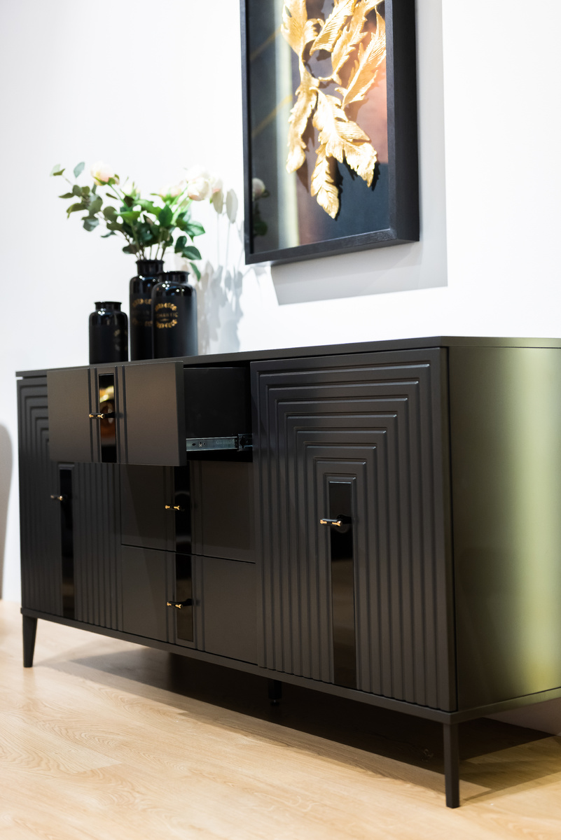 Экспозиция в салоне "Эталон-мебель". МЦ Эталон, 1 этаж