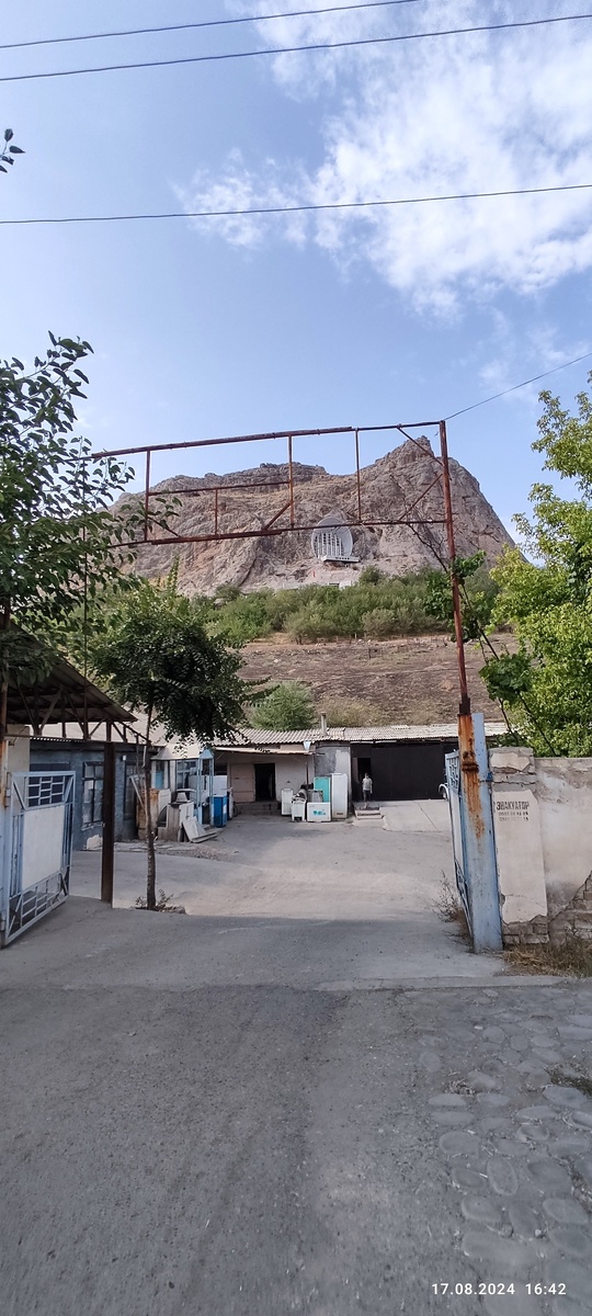 Музей на верху. С чего я решали, что до него идти не много, не знаю