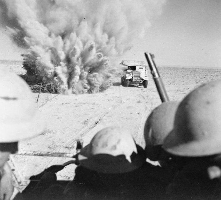 Взрыв мины у британского грузовика