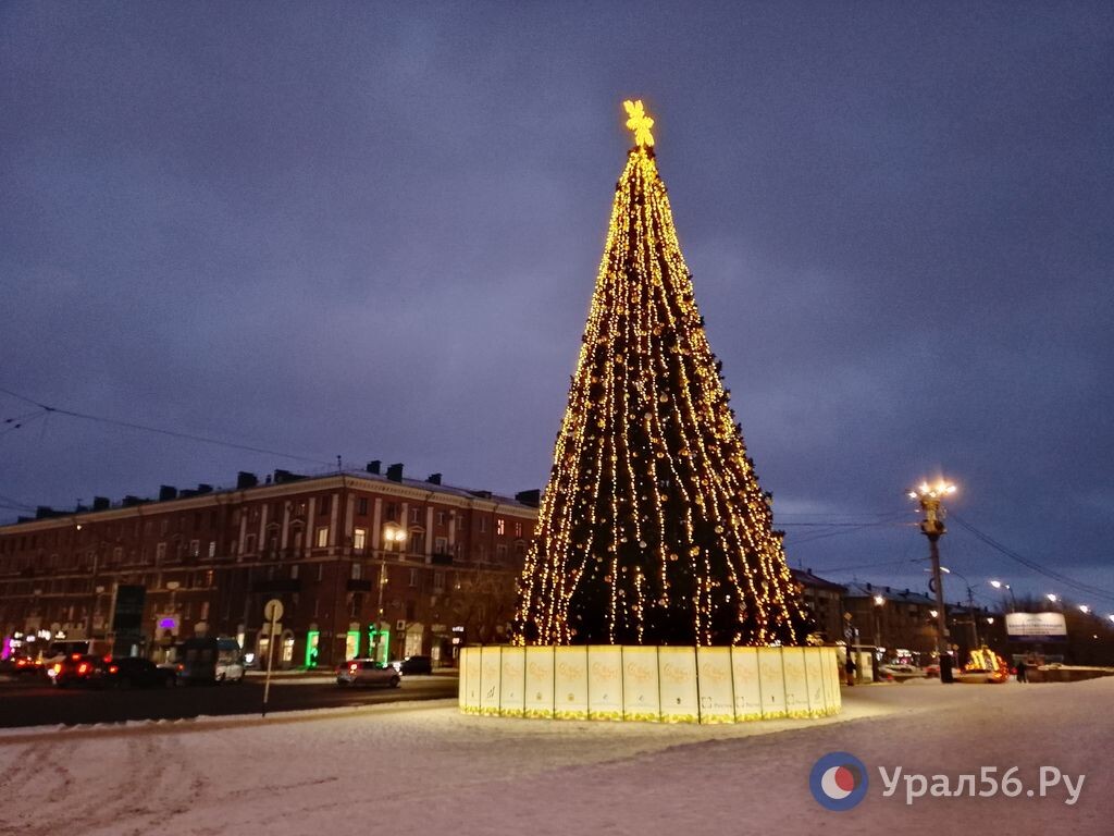    Больше 2 млн рублей заплатила администрация Орска за демонтаж новогоднего городка на Комсомольской площади