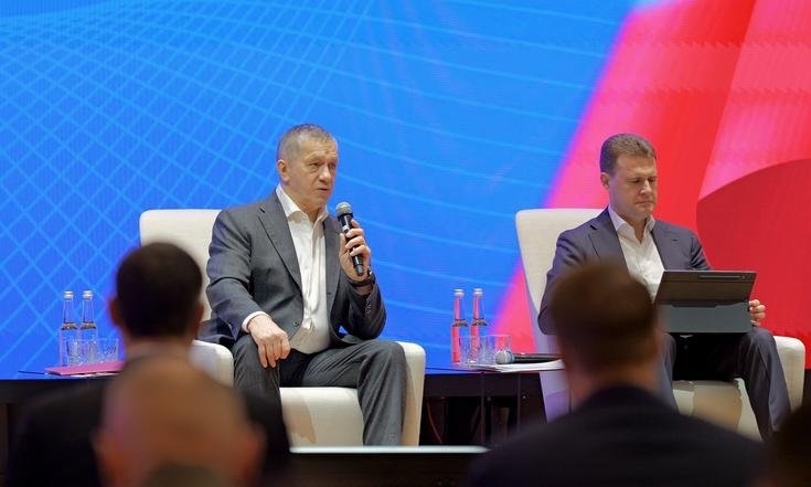 Юрий Трутнев: «В ДФО выполнение программы «Дальневосточная и Арктическая ипотека — это поручение президента» / Фото: пресс-служба полпредства президента в ДФО