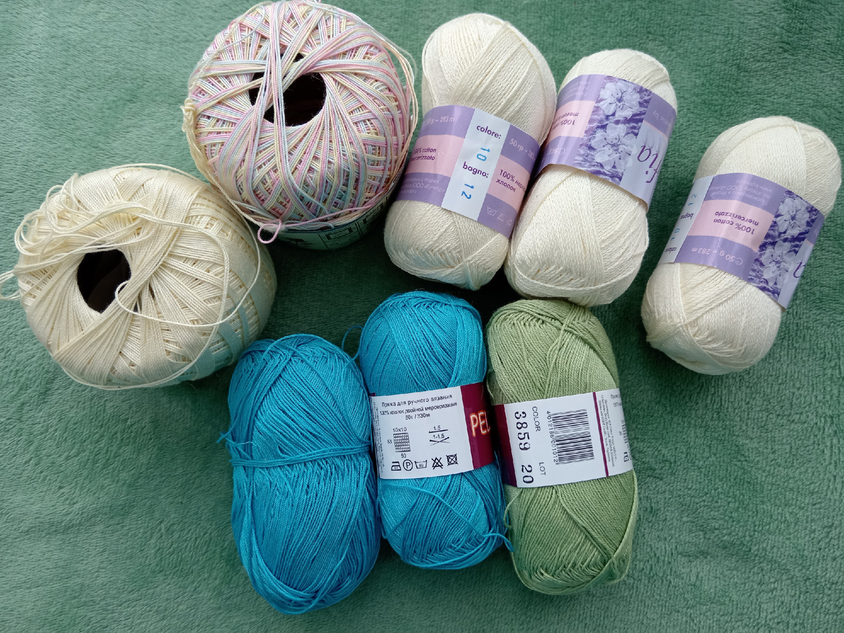 Такой пряжей стоит вязать только в две нити) 