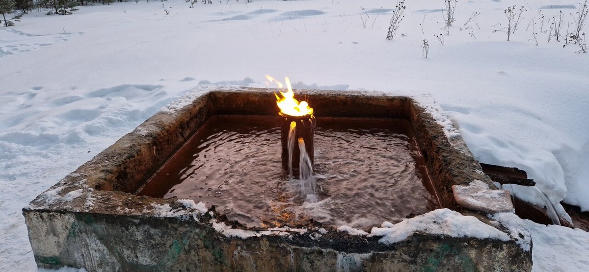 Горящий родник https://avatars.mds.yandex.net/get-altay/8128793/2a00000186bcc3c48a9442a0a31cee26fbd6/XXXL