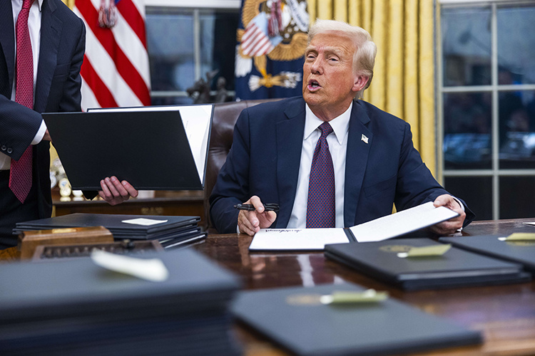    «То, что мы видели на инаугурации, первые действия Трампа на посту 47-го президента США, в первых подписанных им указах — это бомба под либеральный миропорядок, огонь по всем штабам».   
Фото: © Jim LoScalzo — Pool via CNP/Keystone Press Agency / www.globallookpress.com