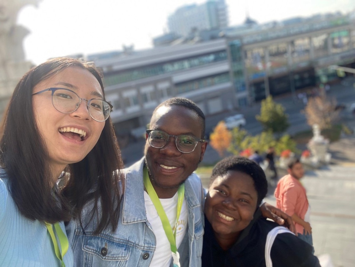    Интернациональная среда