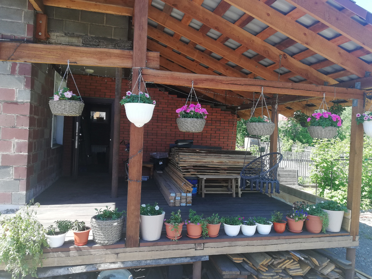 Мои кашпо на террасе в июне 2024 г.