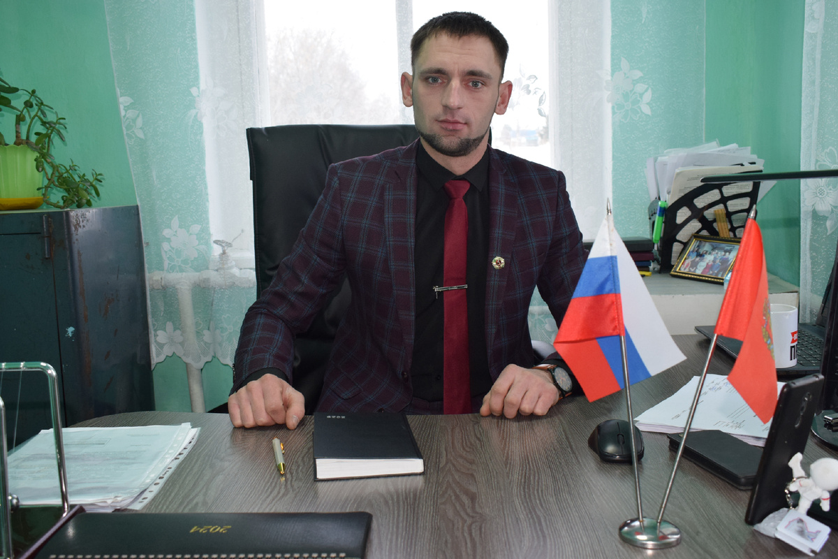 Глава Межовского сельсовета Андрей Хадаров.