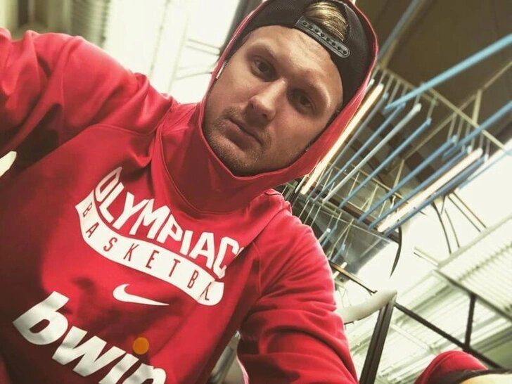 Янис самовольно ушел из жизни в ночь на 17 декабря