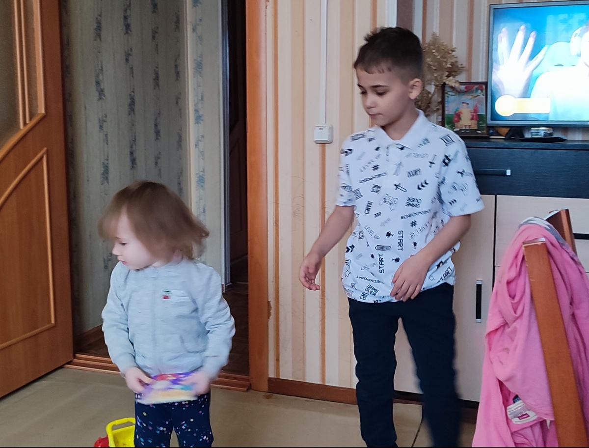 Внук  Алексей и внучка Кира