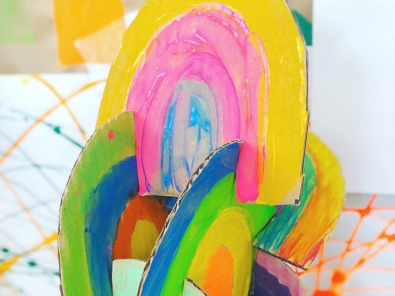 Радужные скульптуры. Фото с https://artfulparent.com/