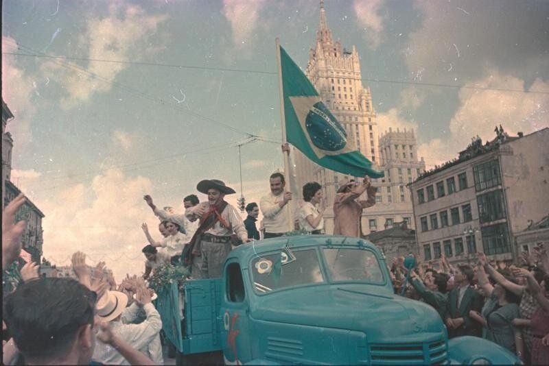 НАПРАСНО ДУМАТЬ, ЧТО НАС НИКТО НЕ ВИДИТ. НА НАС ВСЕ СМОТРЯТ