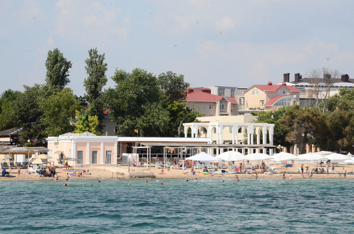 "2021. Евпатория DSC 5362" by Andrew Butko is licensed under CC BY-SA 4.0.