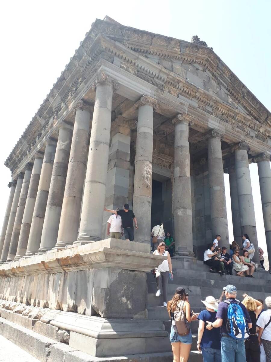 вход в храм