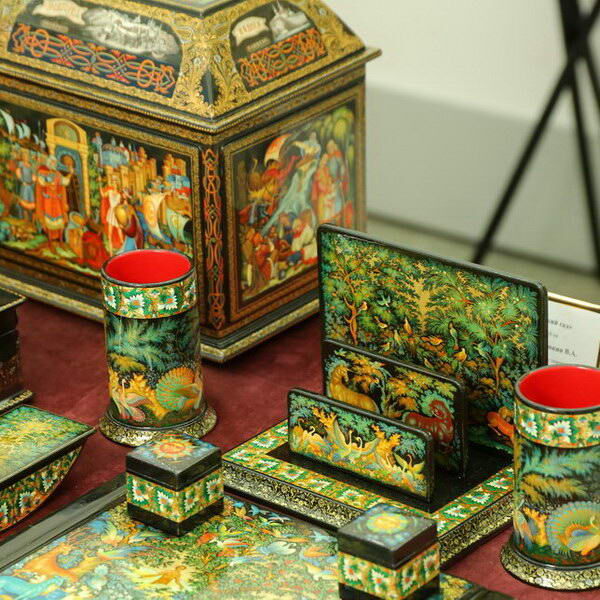     Самый миниатюрный портрет, VR-путешествия и ликбез по гуслям: 8 хитов выставки «Уникальная Россия»