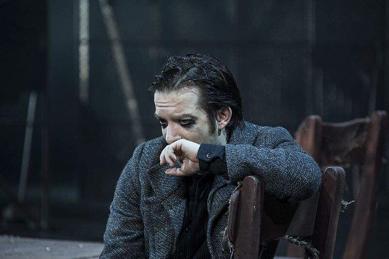 Максим Севриновский в роли Ричарда III. Ричард III. Фото - Валерий Мясников. С официального сайта Театра имени Вахтангова: https://vakhtangov.ru/uploads/2020/07/94f2f8f483.jpg