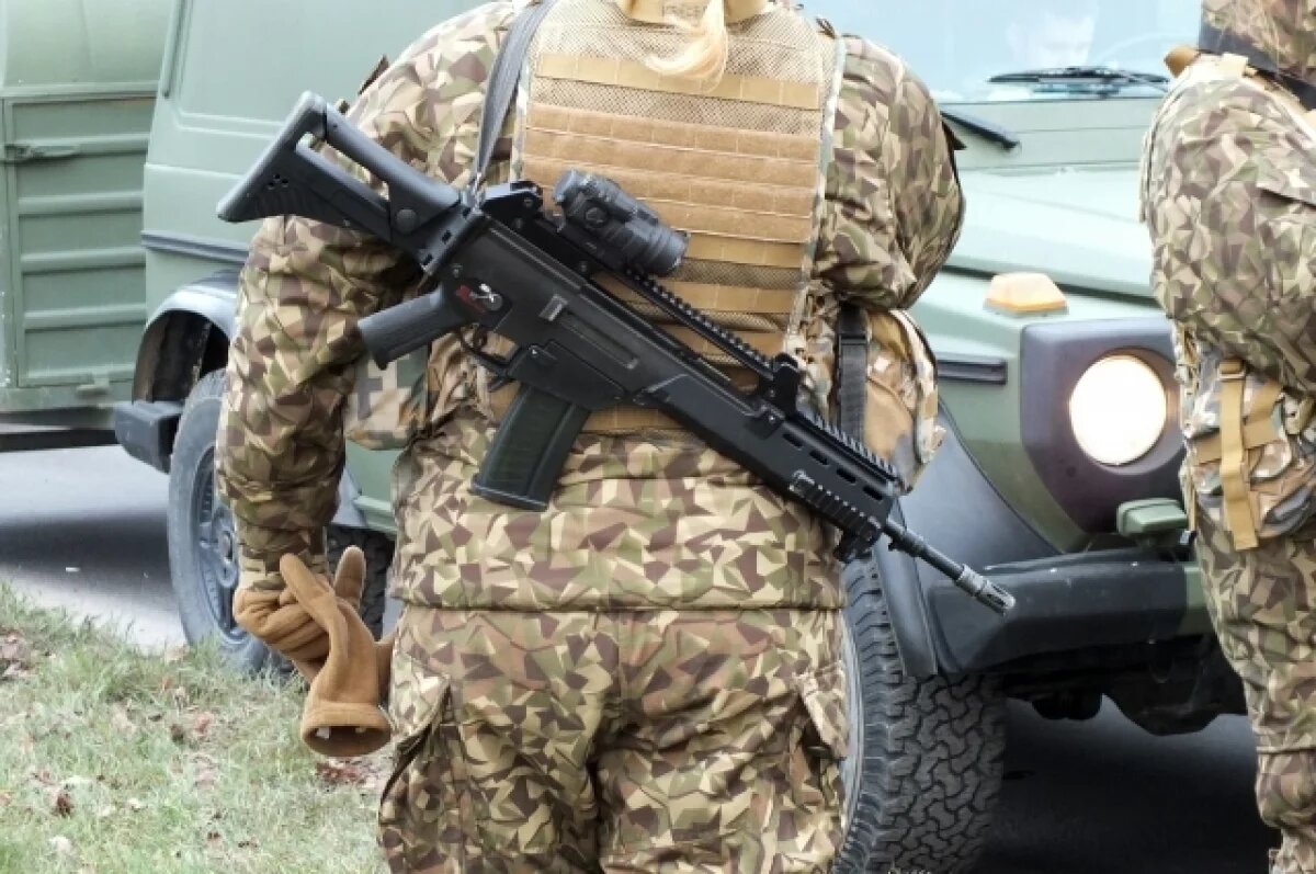    FT: в Киеве считают возможной отправку на Украину 50 тыс. западных военных