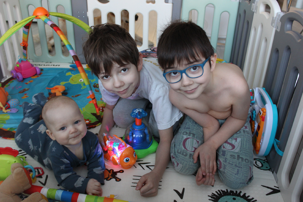 Клоники-слоники, слева-направо Фёдор, Константин и Михаил