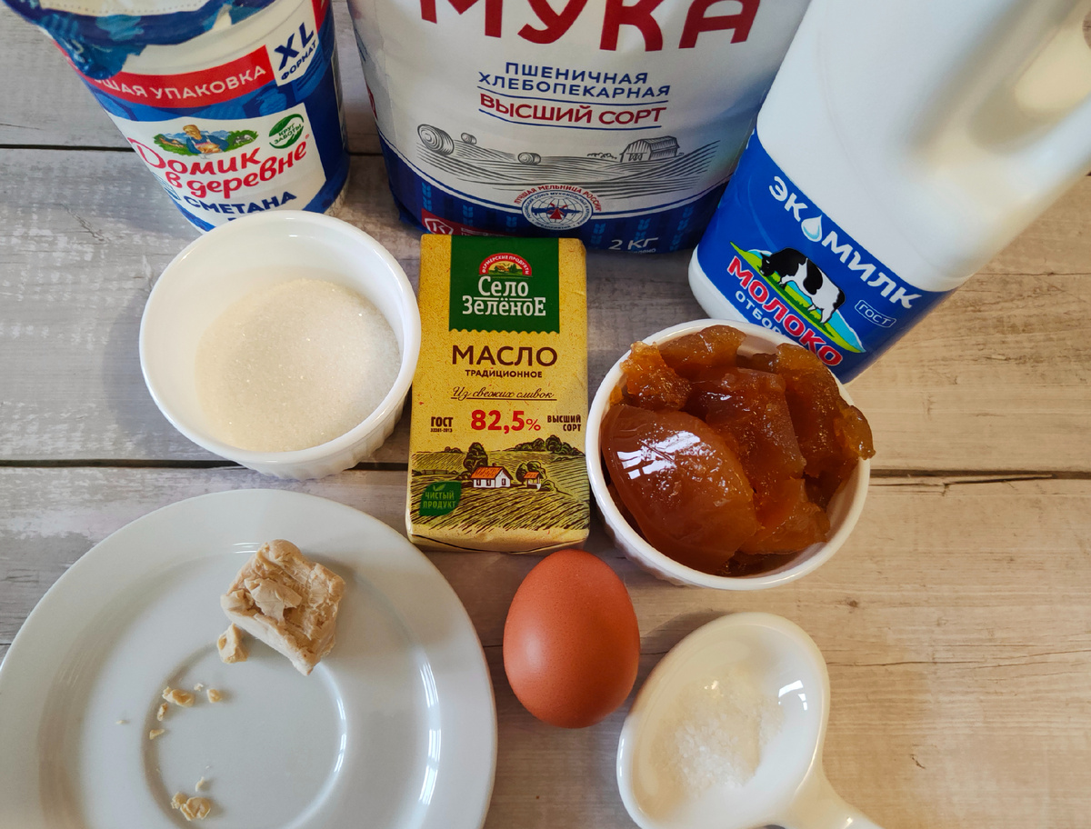 Термостабильное повидло для выпечки можно приобрести на маркетплейсах - там оно продаётся в пластиковых ведёрках. 