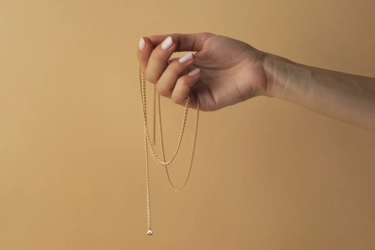    У жительницы Севастополя пьяный друг украл золотую цепочку