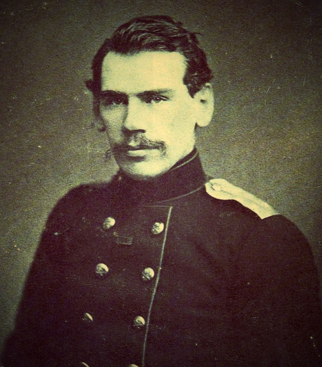 Толстой в молодости. Изображение взято с Яндекс картинок.