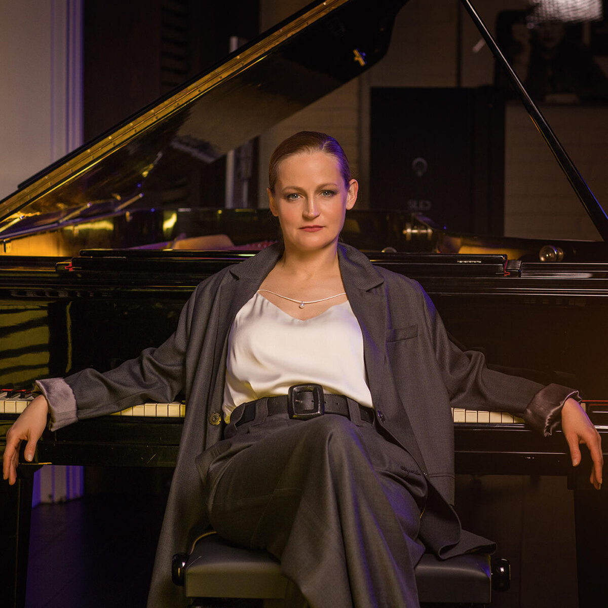    Яна Сексте. Визаж: Эльвира Васюшкина. Продюсер: Екатерина Шутылева. Оператор: Родион Кухарь. Ассистент фотографа: Алиса Лисевская Филипп Гончаров