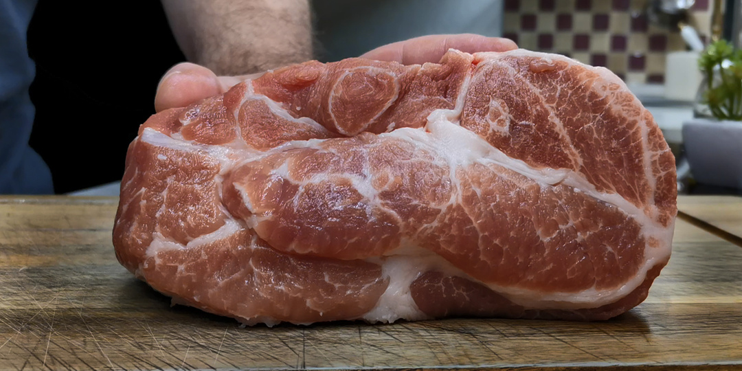 Оно такое мягкое, прямо как масло, так и тает во рту. По-другому мясо готовить даже не хочется, только так!