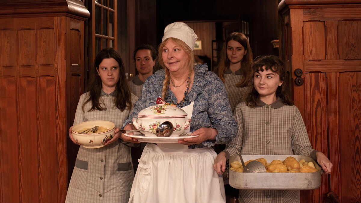 кадр из фильма «Как быть хорошей женой» (2020)