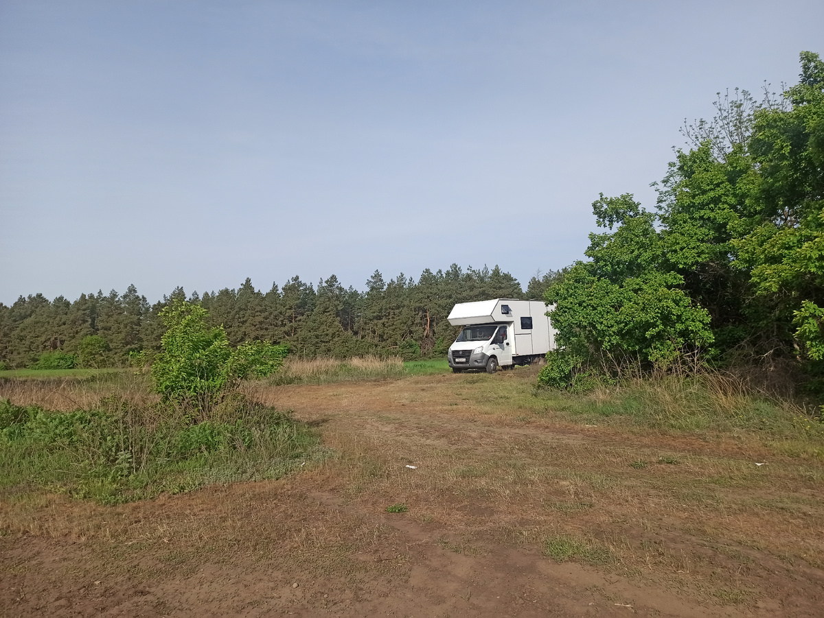 Ночуем в кустах где-то по пути к Волгодонску. 