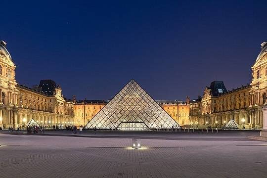    Директор Лувра пожаловалась на состояние музея и призвала власти выделить деньги на ремонт