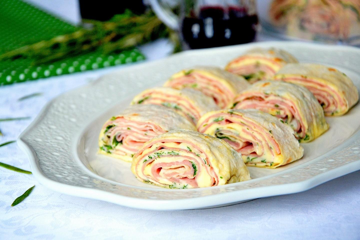 Лаваш с ветчиной и сыром в духовке