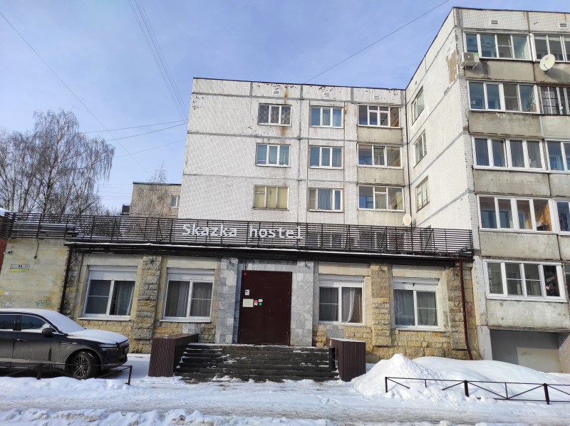 Выдвигаемся к храму от железнодорожной платформы Татьянино. Вот такая крупнопанельная skazka встречает нас по пути