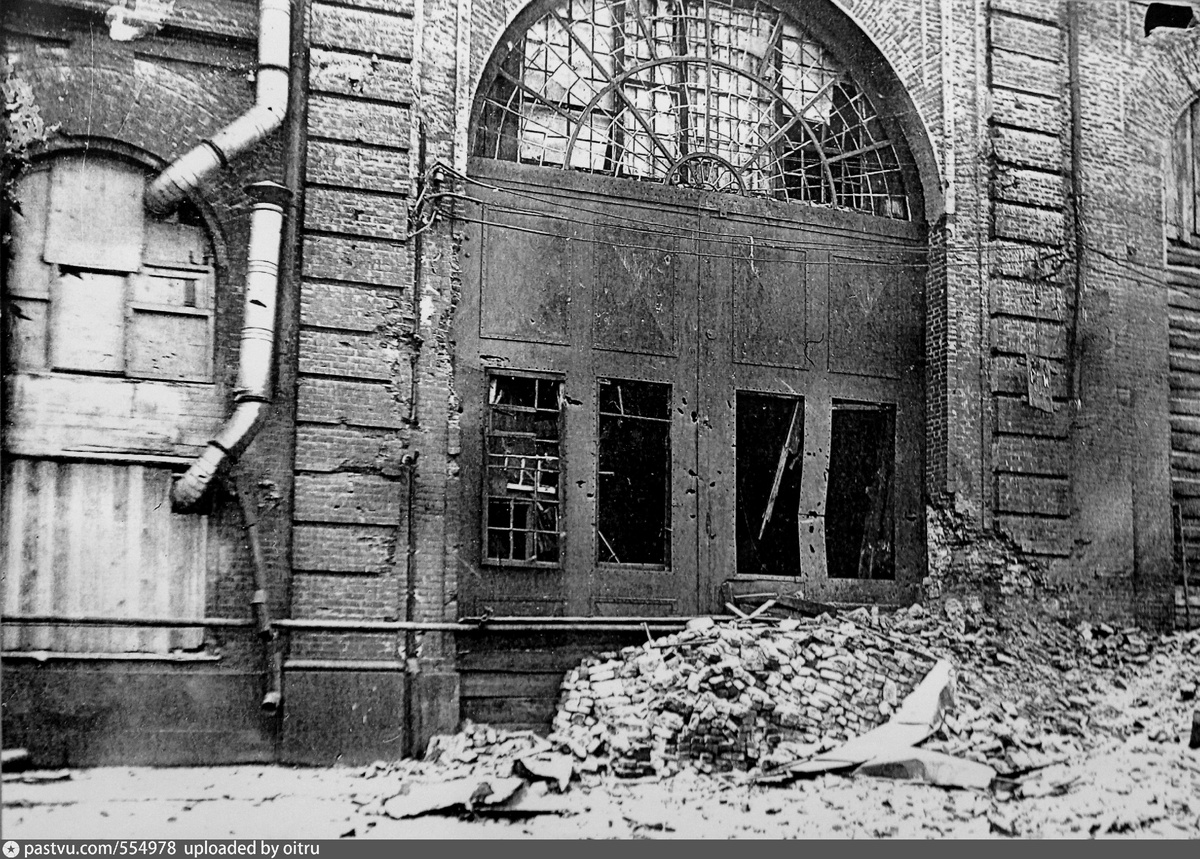 Разрушения на территории завода