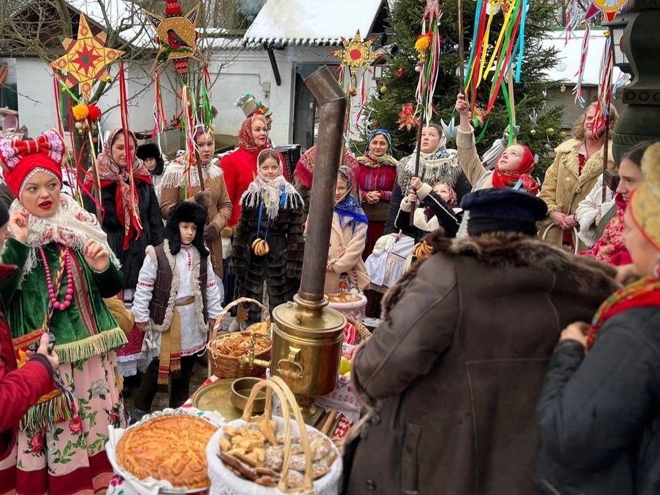     Фольклорный коллектив «Живы традиции Руси»