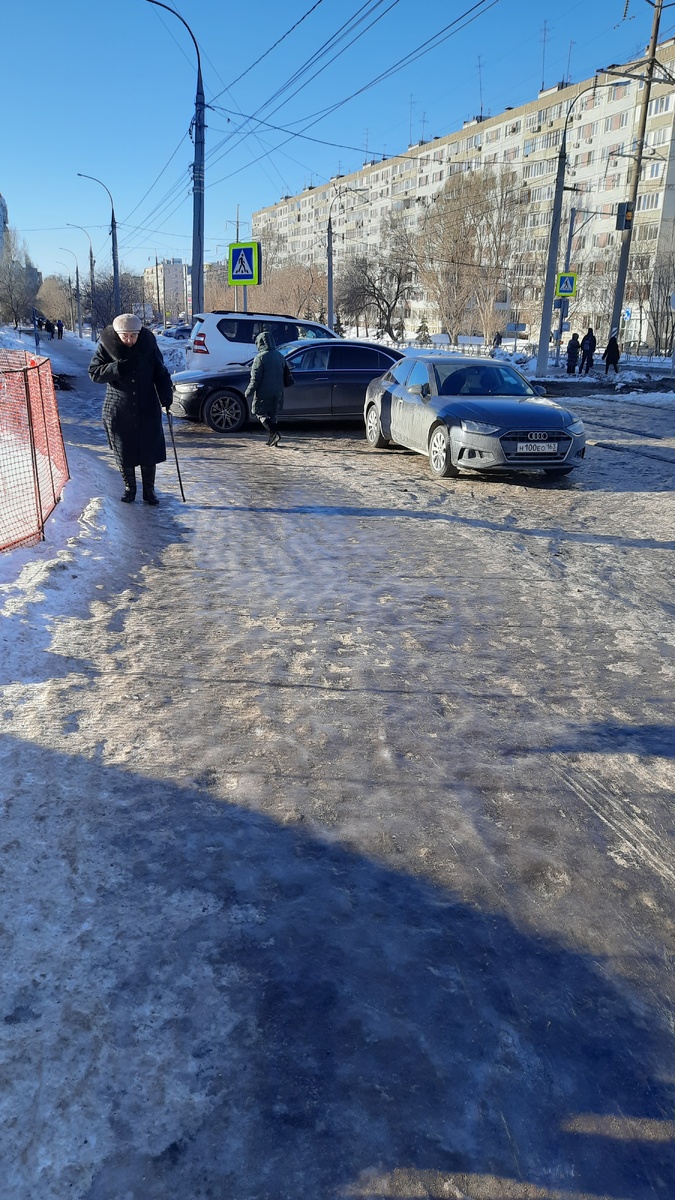 Вот такой каток был вчера рядом с поликлиникой.