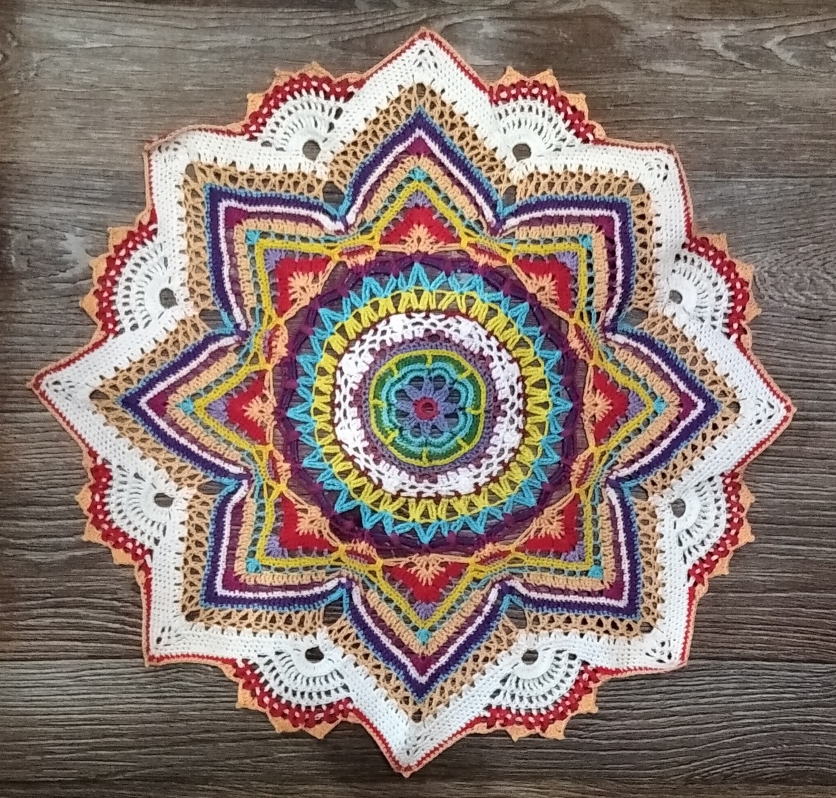 Салфетка мандала связанная мной крючком по видео мастер класс из интернета